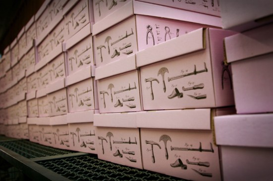 boites chaussures stock